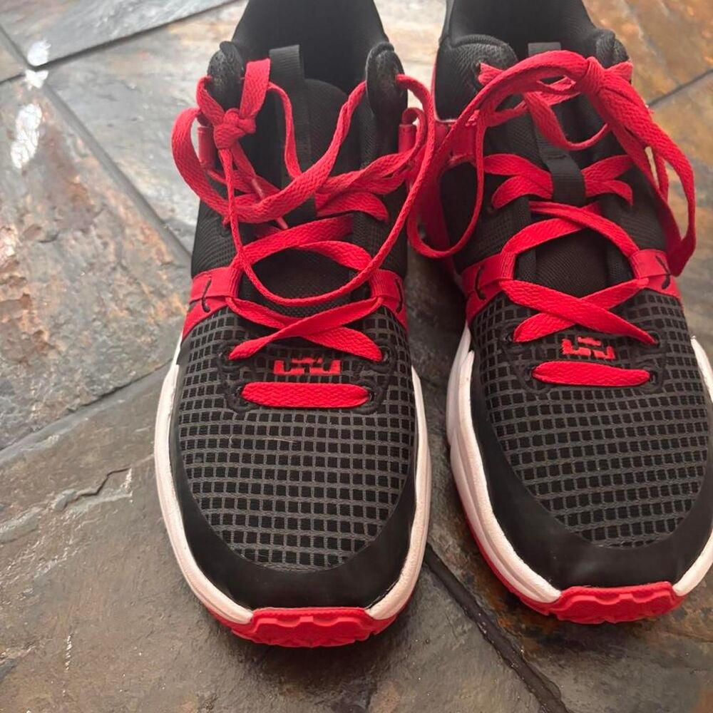 Nike Men's Red and Black Trainers